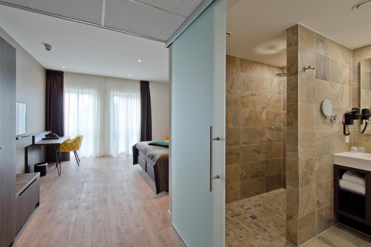 Triple Room Shower