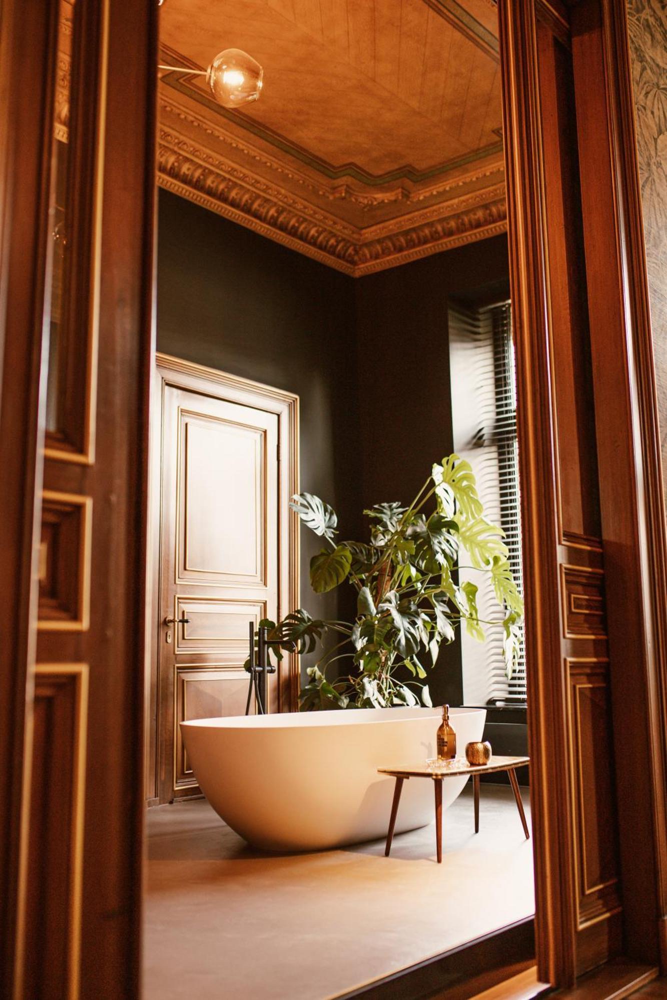 Deluxe Queen Suite
